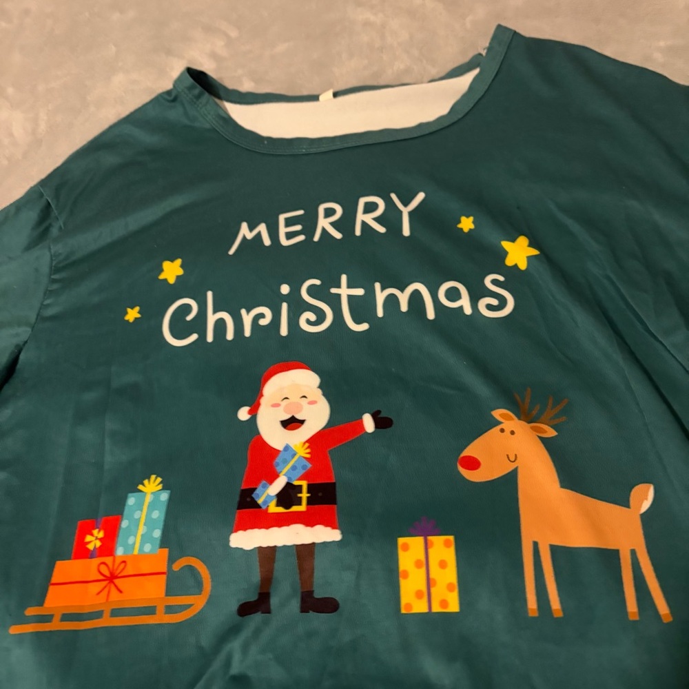 Green Merry Christmas T-Shirt - Picture 2 of 4
